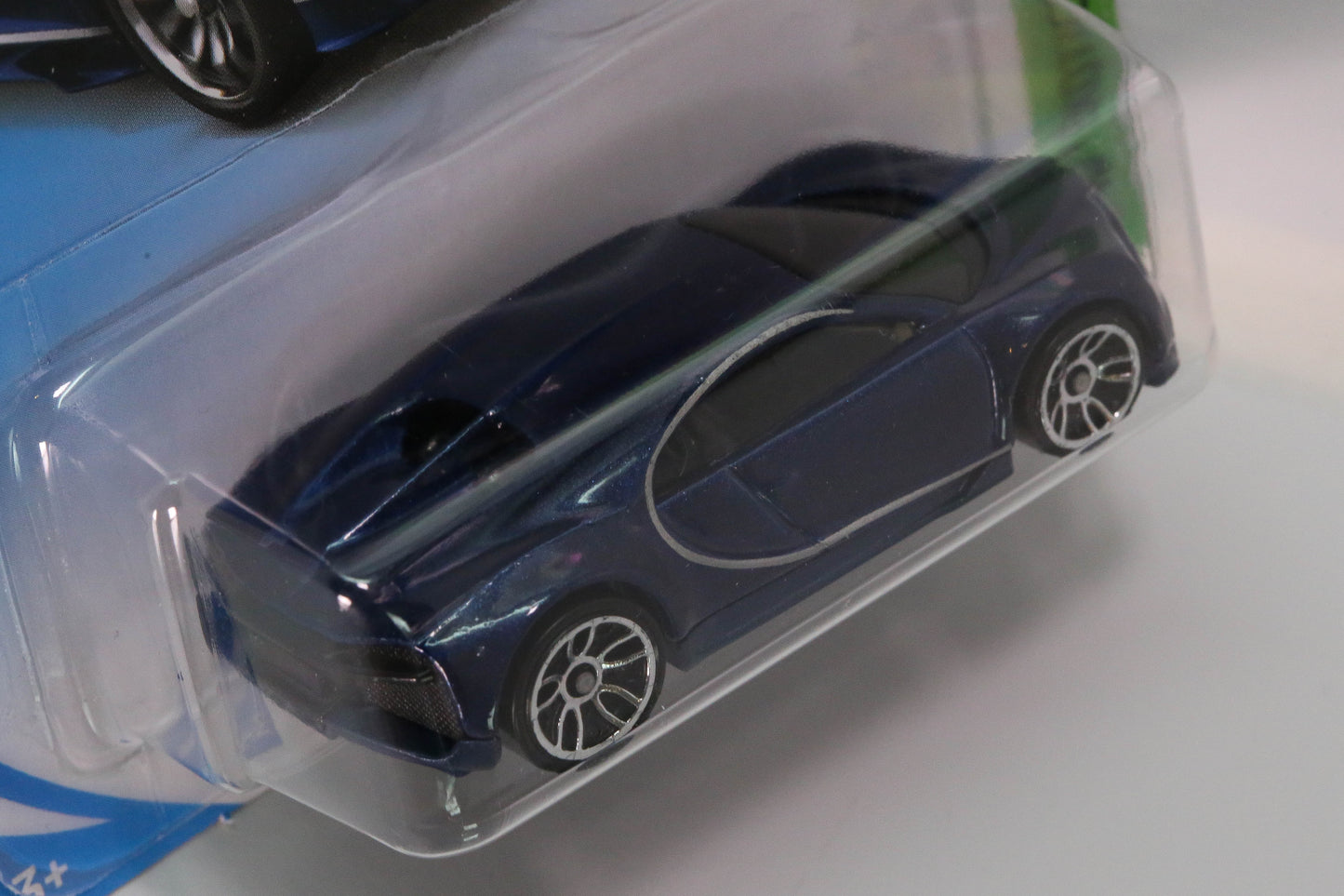 Hot Wheels '16 Bugatti Chiron HW Exotics FYB49