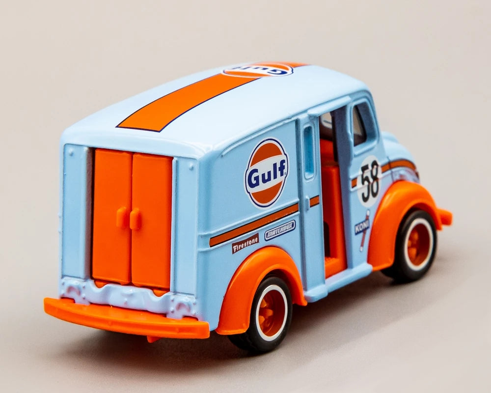 Camion laitier MATCHBOX Collectors Gulf Oil Divco GRK29 - Premium avec pneus True Grip