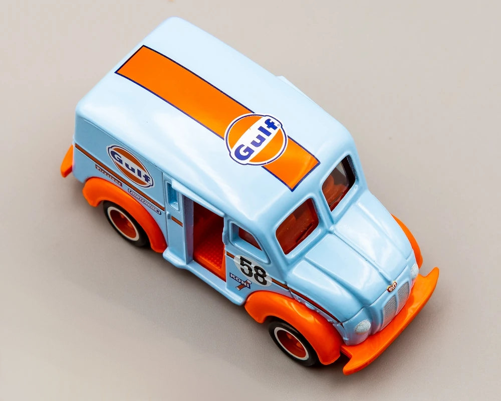 Camion laitier MATCHBOX Collectors Gulf Oil Divco GRK29 - Premium avec pneus True Grip
