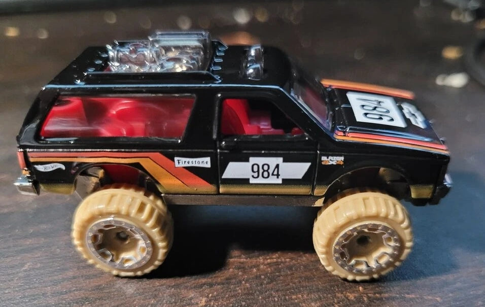 Hot Wheels Chevy Blazer 4×4 - Mud Runners Off-Road Series 2023 - HLK20