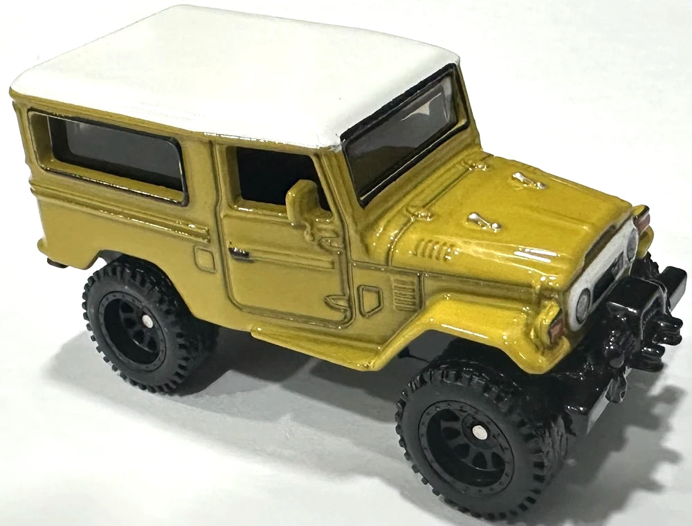 Hot Wheels Boulevard Toyota Land Cruiser FJ43 JBL25 – Premium avec de vrais pilotes