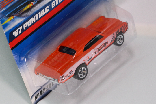 Pontiac GTO 29282 de Hot Wheels del 67 (más (+) un Hot Wheel de regalo)