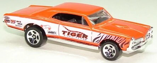 Pontiac GTO 29282 de Hot Wheels del 67 (más (+) un Hot Wheel de regalo)