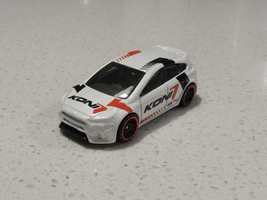 Broken Blister - Hot Wheels Ford Focus RS HW Speed Graphics DTX64 - Más (+) un Hot Wheel de bonificación - Raro y HTF - Broken Blister