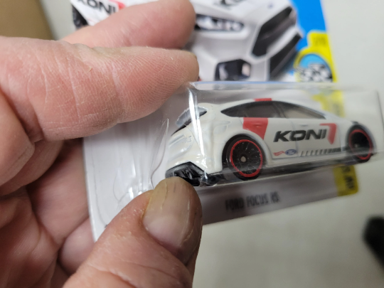 Broken Blister - Hot Wheels Ford Focus RS HW Speed Graphics DTX64 - Más (+) un Hot Wheel de bonificación - Raro y HTF - Broken Blister
