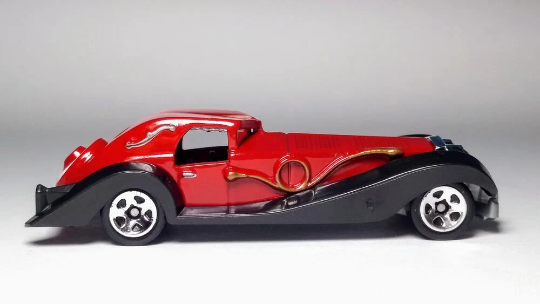Hot Wheels Cruella De Vil HW Screen Time FJW04 - Más (+) una Hot Wheel adicional: Panther De Ville