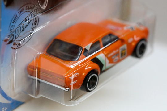 Hot Wheels '70 Ford Escort RS1600 HW Baja Blazers GHB86 - Más (+) un Hot Wheel de bonificación