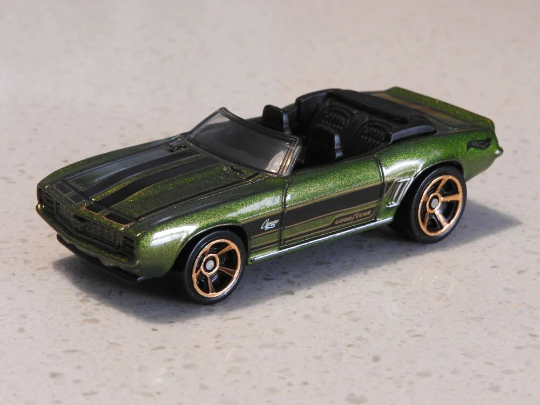 Hot Wheels '69 Camaro HW Roadsters GHG06 - Más (+) un Hot Wheel de bonificación