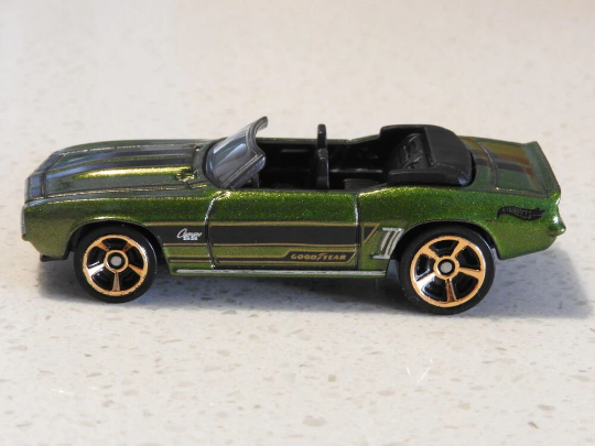 Hot Wheels '69 Camaro HW Roadsters GHG06 - Más (+) un Hot Wheel de bonificación