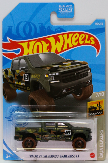 Hot Wheels '19 Chevy Silverado Trail Boss LT Pickup HW Baja Blazers GRX69 - Más (+) un Hot Wheel de bonificación