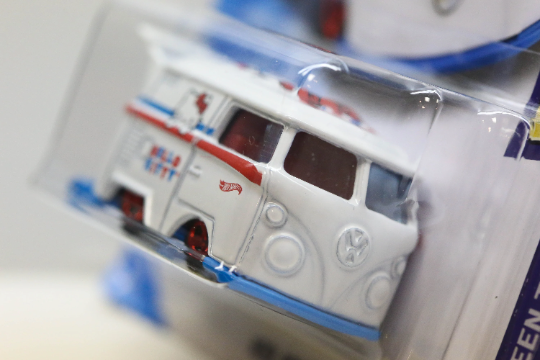 Hot Wheels Kool Kombi HW Screen Time GRX94 - Plus (+) un bonus Hot Wheel - Hello Kitty