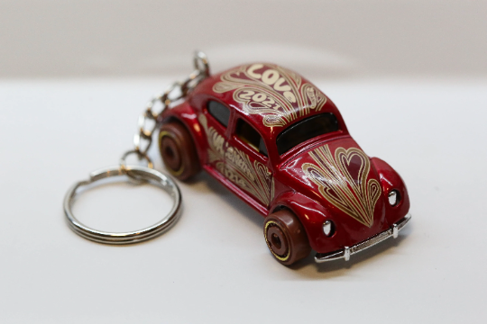 Hot Wheels Volkswagen Beetle HW Holiday Racers GRY79 Keychain - Valentine Edition - Perfect Gift