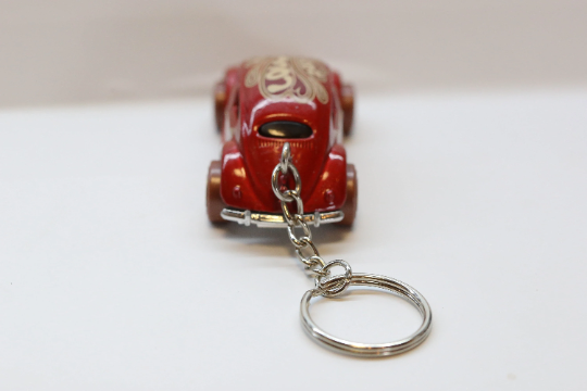 Hot Wheels Volkswagen Beetle HW Holiday Racers GRY79 Keychain - Valentine Edition - Perfect Gift