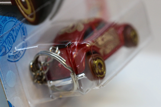 Hot Wheels Volkswagen Beetle HW Holiday Racers GRY79 Keychain - Valentine Edition - Perfect Gift