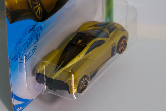 Hot Wheels Pagani Huayra HW Exotics GRY90 - Plus (+) a Bonus Hot Wheel