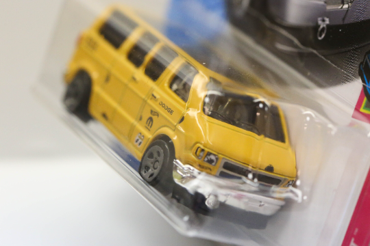 Hot Wheels Dodge Van HW Drift GTB84 - Más (+) una Hot Wheel de bonificación