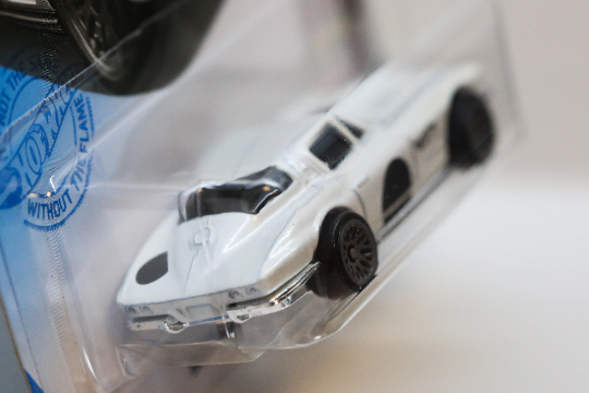 Hot Wheels '64 Corvette Sting Ray HW Race Day GTB88 - Plus (+) une Hot Wheel en bonus