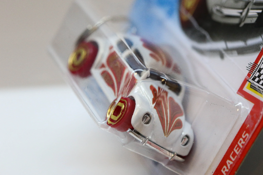 Hot Wheels Volkswagen Beetle HW Holiday Racers GTC73 Keychain - Valentine Edition - Perfect Gift