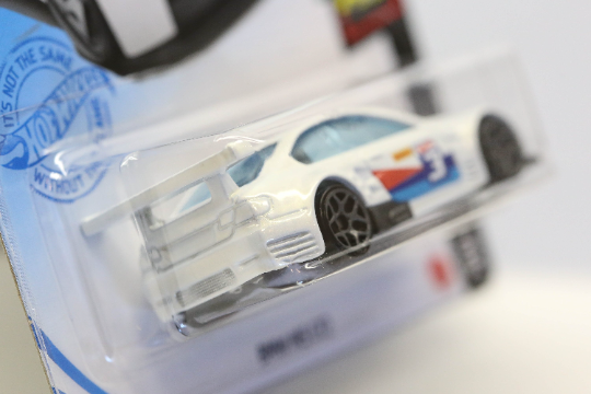 Hot Wheels BMW M3 GT2 HW Race Day GTC82 - Plus (+) une Hot Wheel en bonus