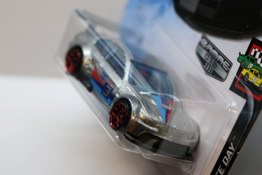 Hot Wheels BMW M3 GT2 HW Race Day GTD25 - ZAMAC #012 - Exclusivo de Walmart - Más (+) un Hot Wheel de bonificación