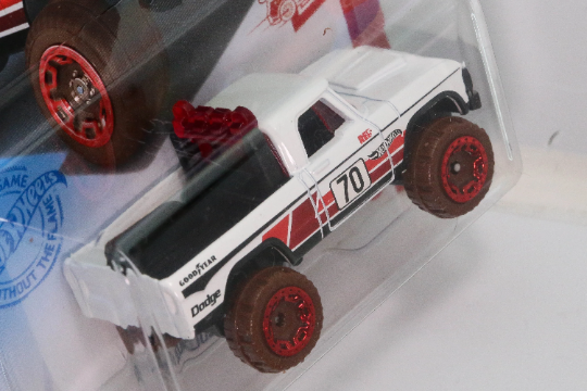 Hot Wheels Dodge Power Wagon HW Red Edition GTD54 de 1970 - Exclusivo de Target - Más (+) un Hot Wheel de regalo
