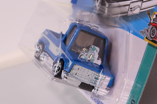 Chevrolet Silverado '83 con toon HW Tooned HCT26 de Hot Wheels