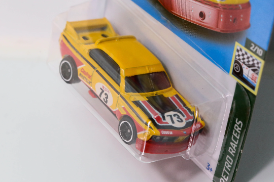 Hot Wheels '73 BMW 3.0 CSL Race Car HW Retro Racers HCW51 - Más (+) un Hot Wheel de bonificación