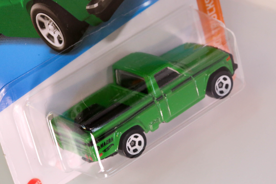 Hot Wheels Mazda Repu HW Hot Trucks HCW82 - Plus (+) une Hot Wheel en bonus