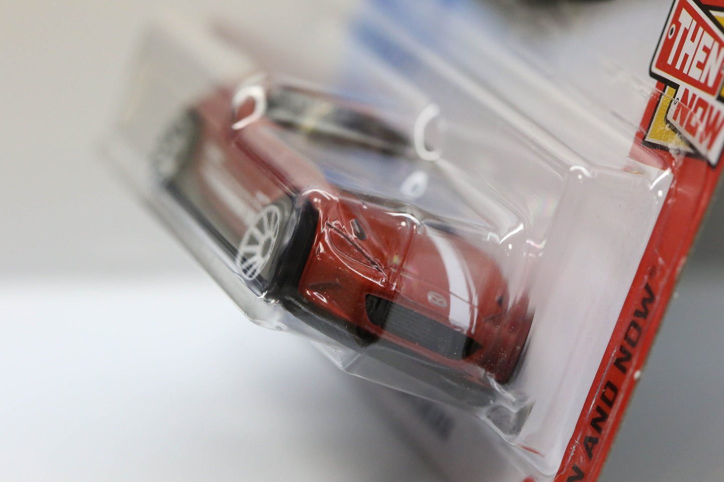 Hot Wheels '15 Mazda MX-5 Miata HW Entonces y Ahora GTB35 - Más (+) un Hot Wheel Bonus
