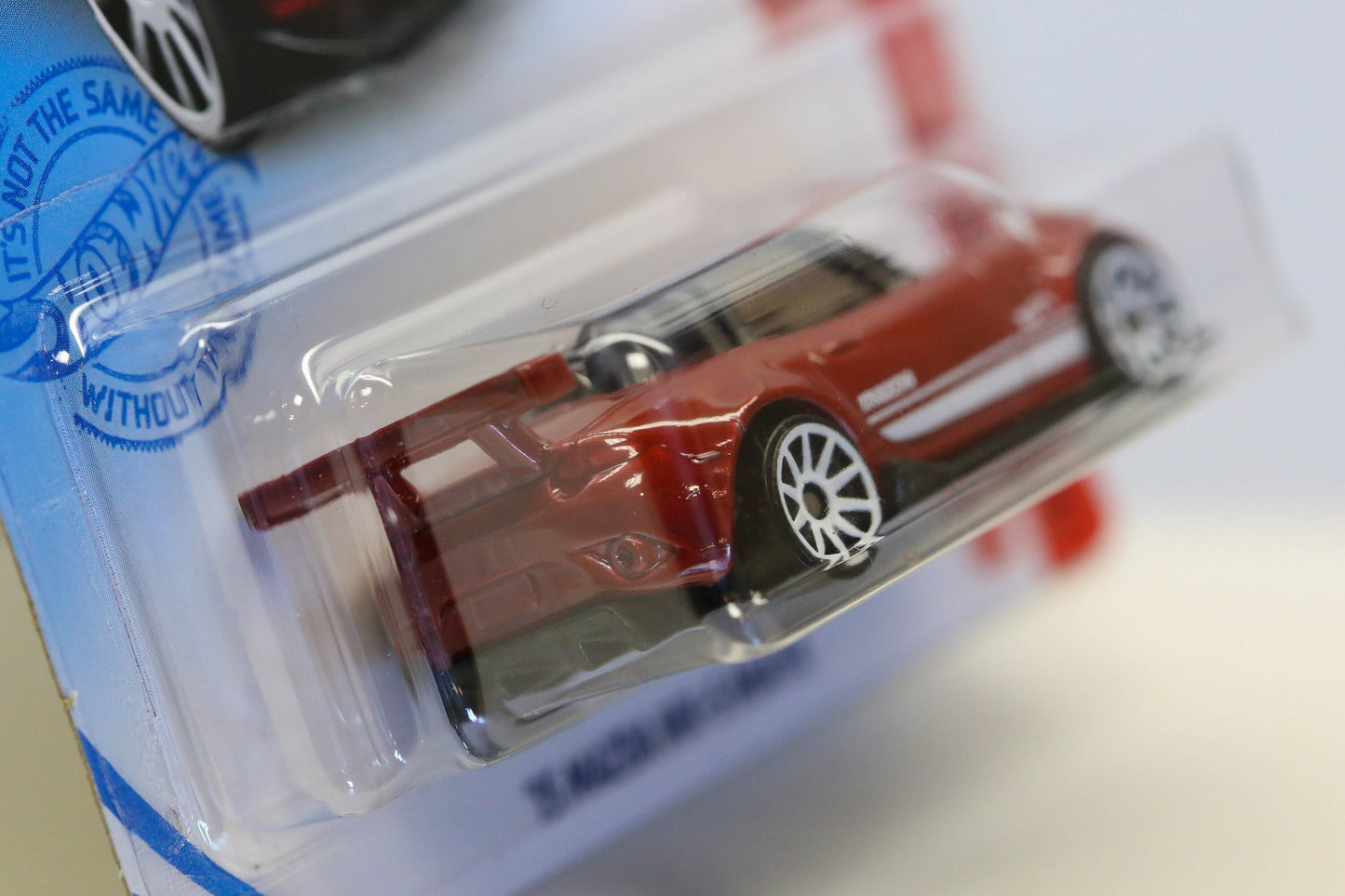 Hot Wheels '15 Mazda MX-5 Miata HW Entonces y Ahora GTB35 - Más (+) un Hot Wheel Bonus