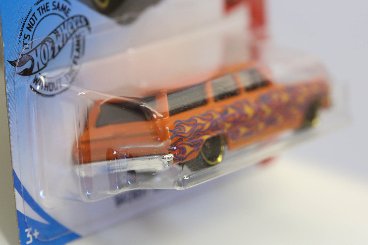 Hot Wheels '64 Chevy Nova Wagon HW Flames GHD61 - Más (+) una Hot Wheel de bonificación