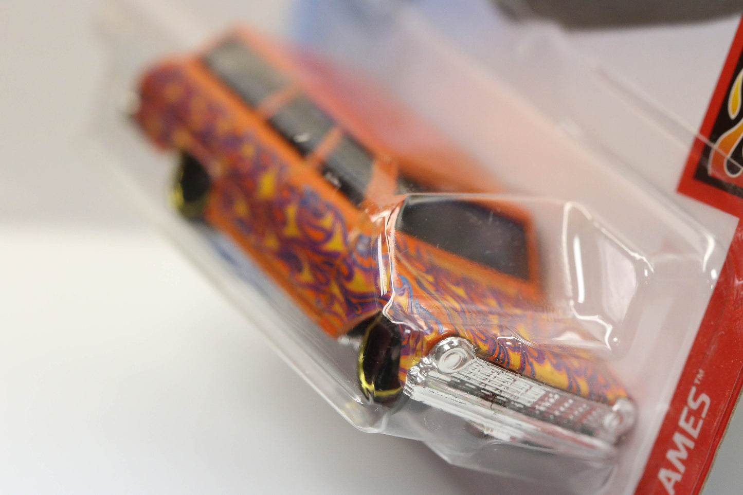 Hot Wheels '64 Chevy Nova Wagon HW Flames GHD61 - Más (+) una Hot Wheel de bonificación