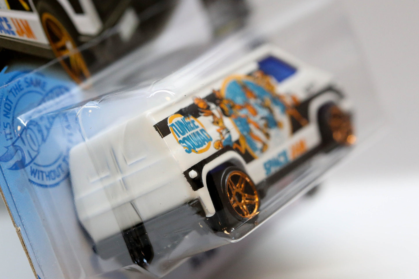 Furgoneta Hot Wheels de los 70 HW Space GRY76 - Space Jam - Más (+) una Hot Wheel de bonificación