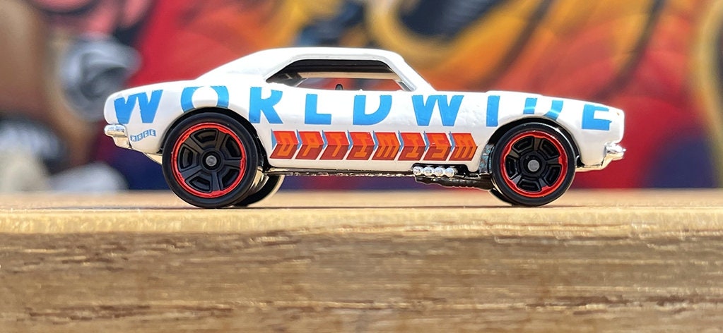 Hot Wheels '67 Camaro HW Dream Garage GRY12 - Más (+) un Hot Wheel de bonificación