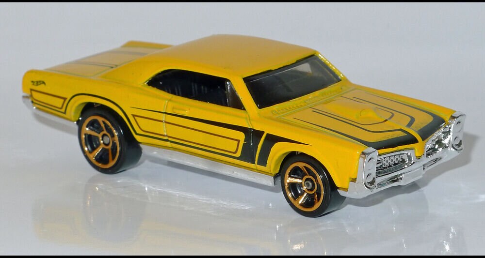 Hot Wheels '67 Pontiac GTO HW Muscle Mania DVC43 - Más (+) un Hot Wheel de bonificación - Raro y HTF