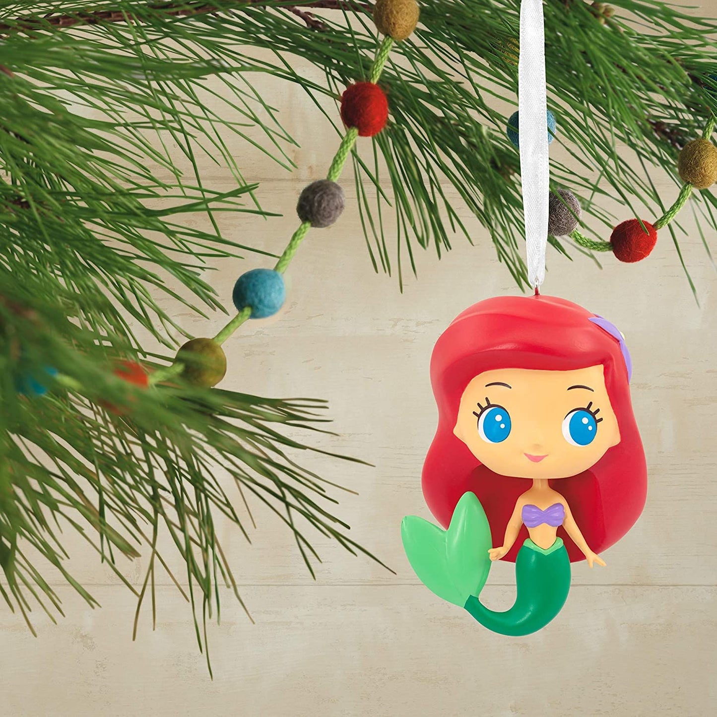 Adorno navideño Hallmark Disney de La Sirenita, Ariel, la pequeña amiga saltarina - 2HCM9207