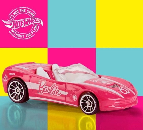 Hot Wheels '14 Corvette Stingray Barbie HW Screen Time FJW39 - Édition 50e anniversaire - Plus (+) une Hot Wheel bonus - Rare et VHTF