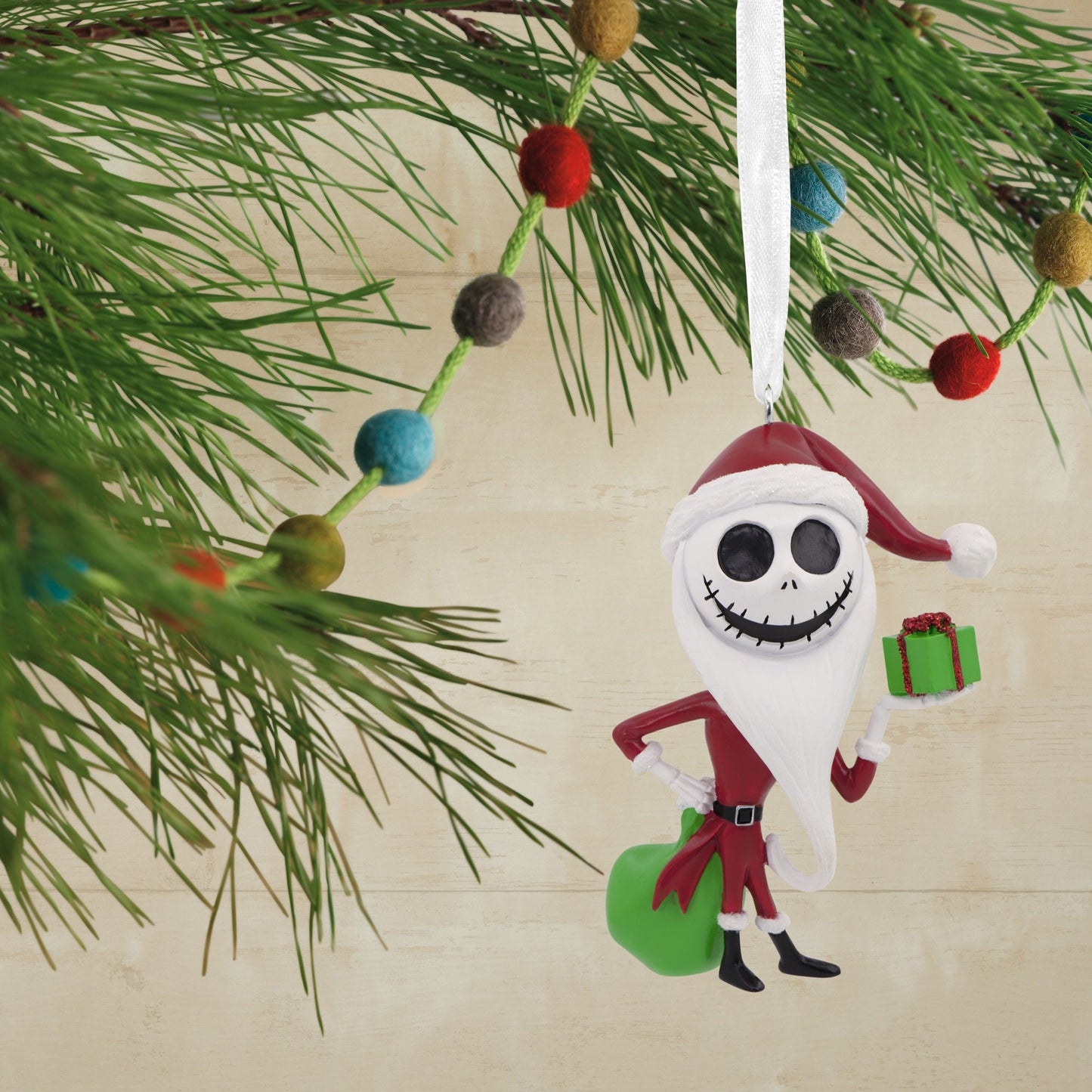 Adorno navideño Hallmark Disney de Jack como Sandy Claws de Pesadilla antes de Navidad de Tim Burton - 2HCM9047