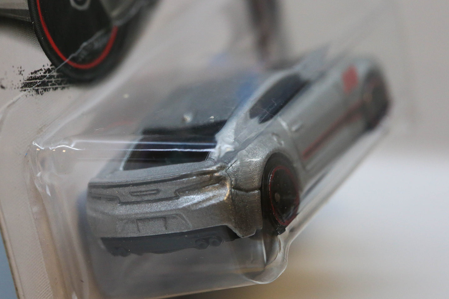Hot Wheels '16 Camaro SS DTY96 - Más (+) un Hot Wheel de regalo - Modelo del 50.º aniversario