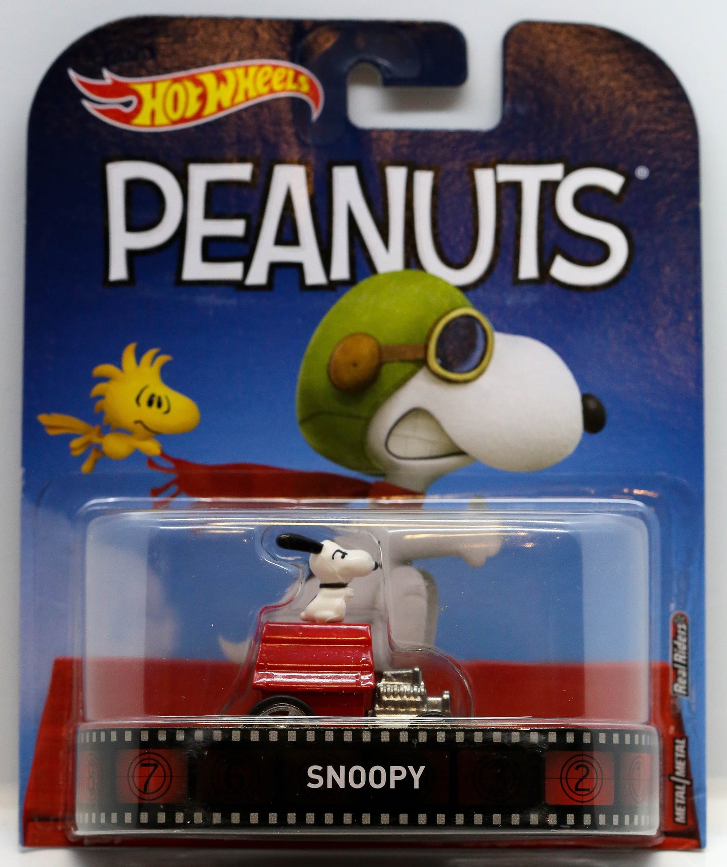 Hot Wheels Peanuts Snoopy DWJ89 - Entretenimiento retro premium con RealRiders - Edición limitada