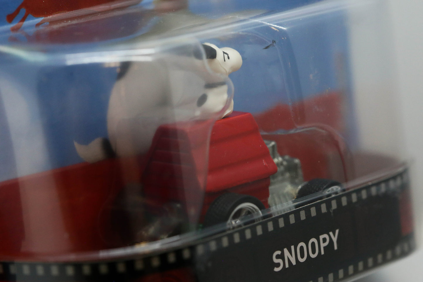 Hot Wheels Peanuts Snoopy DWJ89 - Entretenimiento retro premium con RealRiders - Edición limitada