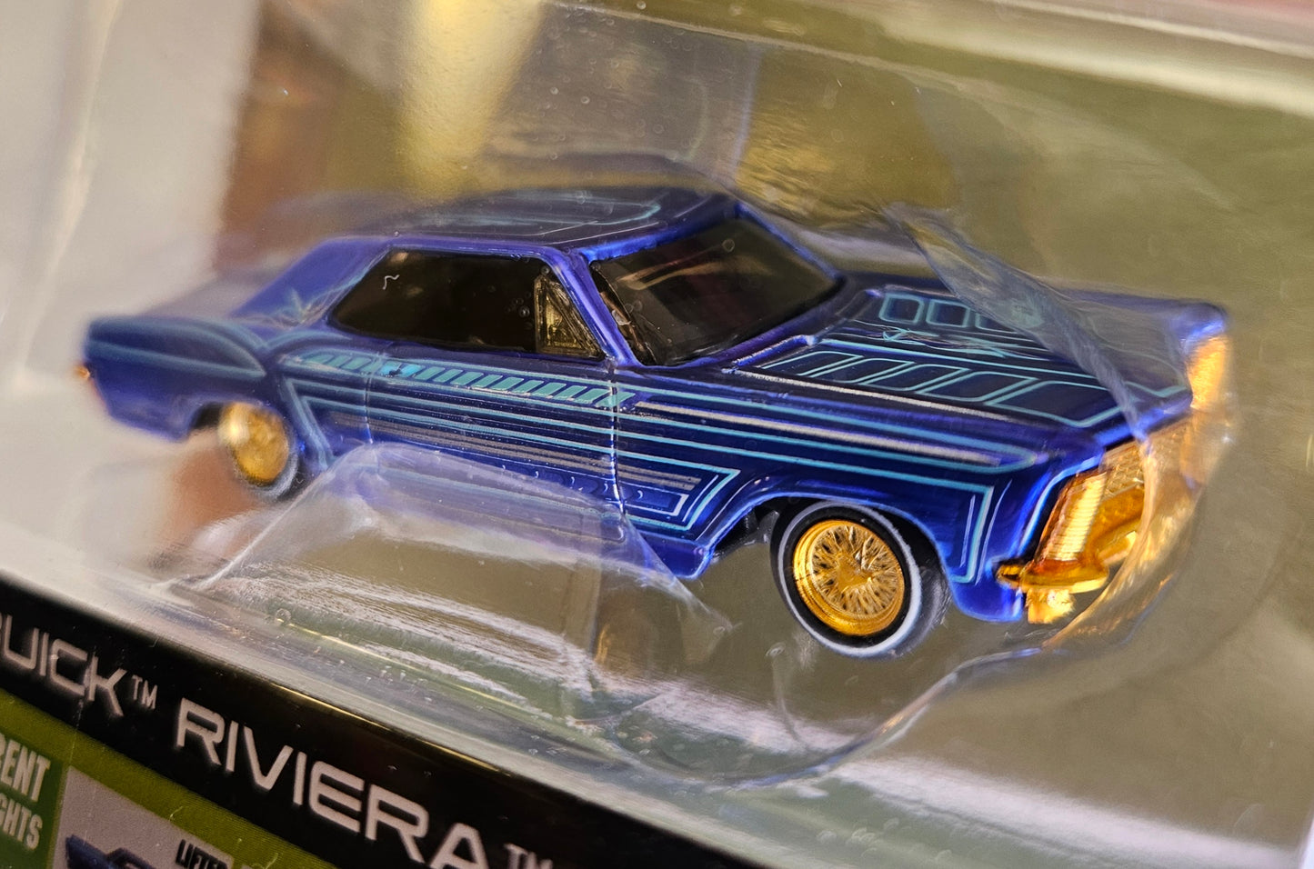 Maisto 1965 Buick Riviera Lowrider - Candy Blue - "Lowriders" Series - 15494-23D Chase