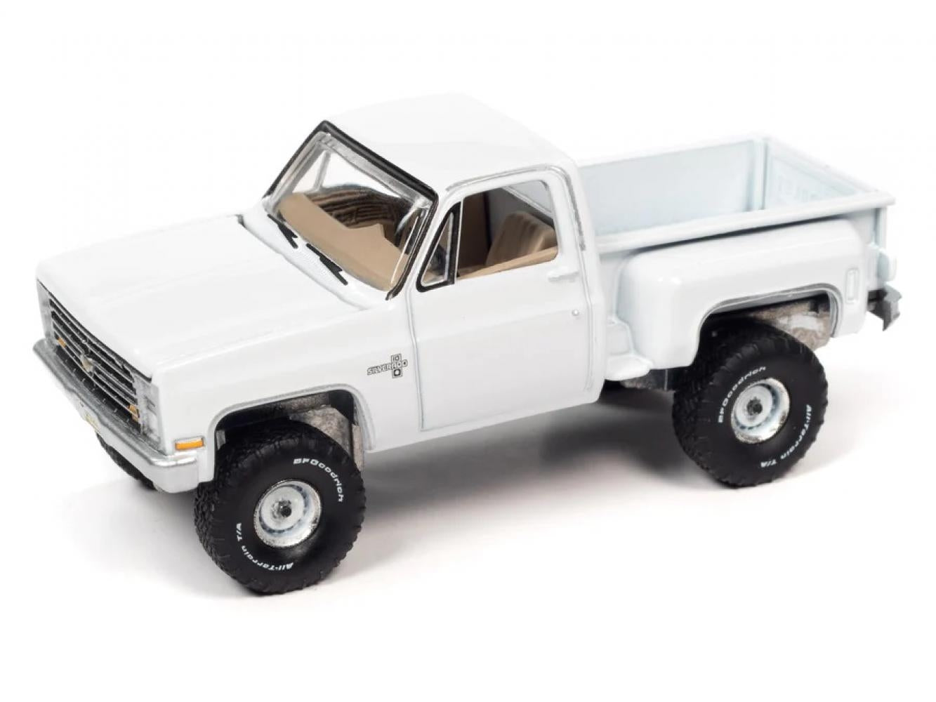 Auto World 1986 Chevy Silverado K10 Stepside Pickup  AW64352-B2 - White