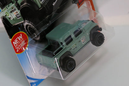 Hot Wheels '15 Land Rover Defender Double Cab HW Hot Trucks FJY55