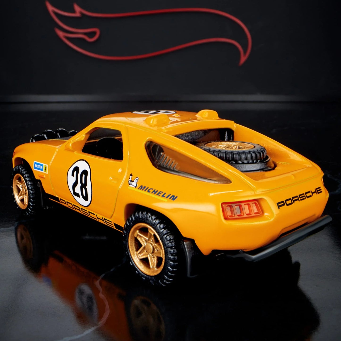 Hot Wheels Collectors Elite 64 Porsche 928 Safari - HNJ58