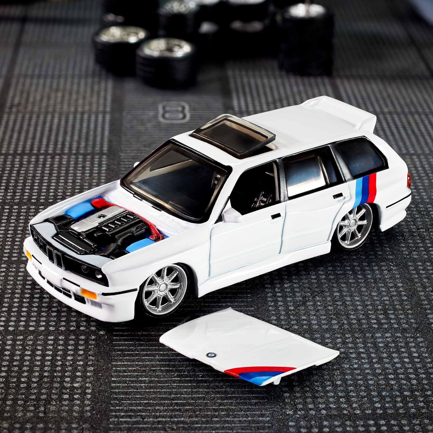 Hot Wheels Collectors Elite 64 1990 BMW 318i Touring - HNJ60