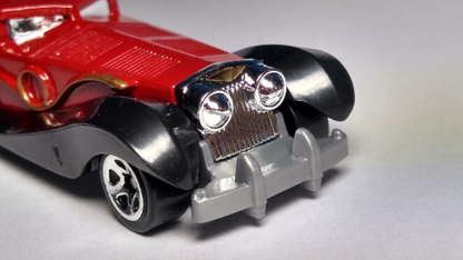 Hot Wheels Cruella De Vil HW Screen Time FJW04 - Plus (+) a Bonus Hot Wheel - Panther De Ville