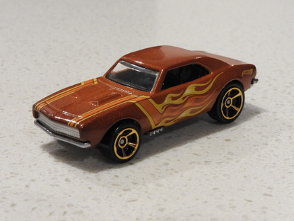 Hot Wheels '67 Camaro HW Flames GHD59 - Plus (+) a Bonus Hot Wheel