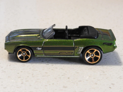 Hot Wheels '69 Camaro HW Roadsters GHG06 - Plus (+) a Bonus Hot Wheel