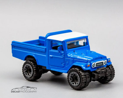 Hot Wheels Toyota Land Cruiser HW Hot Trucks GRY93 - Plus (+) a Bonus Hot Wheel